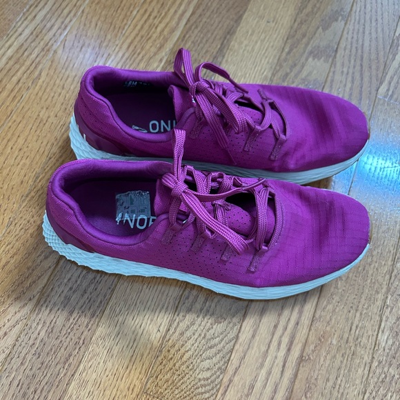 NOBULL  RUNNING SHOES RIPSTOP RUNNER Womens 8.5 RASPBERRY - Picture 3 of 5